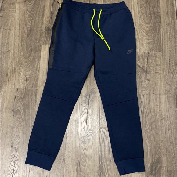 nike tech fleece track pants